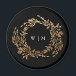 Imã Casamento clássico de crest preto monograma tradic<br><div class="desc">Casamento Elegante Clássico do Monograma tradicional Monograma de Crest preto de onyx ________________________ ***este design é parte de uma coleção*** Experimente o charme da elegância do eterno com a minha coleção de casamentos clássicos e elegantes de Monograma tradicional. Esta coleção apresenta designs monogramas personalizados com uma fenda e uma moldura...</div>