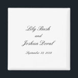 Imã Casamento Clássico Preto e Branco Atemporal<br><div class="desc">Um design clássico e atemporal com uma fonte de letra elegante.</div>
