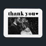 Ímã Casamento com Fotografia da Imagem Retro Preta Obr<br><div class="desc">Celebre seu amor e mostre gratidão com nosso obrigado de casamento de fotos personalizável, seu imã! Essa única manutenção é perfeita para lembrar seus entes queridos de seu dia especial enquanto expressava seus obrigados sentidos de uma forma memorável. Apresenta tipografia ousada e sobreposição cardíaca. Personalize-o adicionando seus detalhes de casamento....</div>