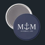 Imã Casamento de Âncora Azul Marinho Náutico<br><div class="desc">Adicione um toque de na moda ao seu casamento náutico com este clássico favor de casamento da âncora azul marinho. Projetado com uma ilustração de âncora branca, ele apresenta noiva personalizada e monograma de noivo, nome e data de casamento em uma fonte branca de serifa em um fundo azul marinho....</div>
