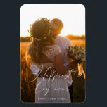 Ímã Casamento De Caligrafia Elegante No Dia Mais Feliz<br><div class="desc">Um magnata de fotos de casamento elegante com suas belas fotografias de casamento. Uma elegante camada branca de caligrafia "dia mais feliz do mundo", embelezada com florescimento decorativo, aprecia a imagem com texto personalizado do nome do casal e data do casamento criando um eterno e um sentimento íntimo. O texto...</div>