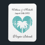 Ímã Casamento de destino de praia de coração tropical<br><div class="desc">O destino da praia do coração tropical personalizado é o Magnet. Logotipo romântico do coração da palmeira com o seu único texto de localização. Design personalizado com tipografia de script elegante para nome de noiva e noivo mais data de casamento. Crie-os para noiva, madrinhas, madrinhas de casamento, mãe da noiva,...</div>