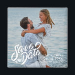 Imã Casamento de Foto Mínimo Salve a Data<br><div class="desc">Casamento de fotos moderno salve os ímãs de data em um design mínimo. Personalize com sua foto,  nomes e data de casamento.</div>