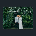 Ímã Casamento de Fotografia com Script Manuscrito Bran<br><div class="desc">Celebre seu amor e mostre gratidão com nosso obrigado de casamento de fotos personalizável, seu imã! Essa única manutenção é perfeita para lembrar seus entes queridos de seu dia especial enquanto expressava seus obrigados sentidos de uma forma memorável. Ele tem um roteiro branco elegante. Personalize adicionando sua foto e detalhes....</div>