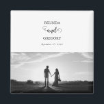 Imã Casamento de Fotografias do Casal de Script Branco<br><div class="desc">Um belo design de um roteiro de caligrafia branco e preto mostrando a foto do casal. Um casal de fotos moderno com elementos minimalistas simples. Um design ideal de casamento moderno para quem ama caligrafia de guião, designs pretos e brancos e papelaria de casamento de fotos. Os convites de casamento...</div>