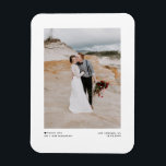Ímã Casamento de Fotos Minimalista Moderno Negro Obrig<br><div class="desc">Celebre seu amor e mostre gratidão com nosso obrigado de casamento de fotos personalizável, seu imã! Essa única manutenção é perfeita para lembrar seus entes queridos de seu dia especial enquanto expressava seus obrigados sentidos de uma forma memorável. Apresenta tipografia negra minimalista com sotaque cardíaco. Personalize-o adicionando seus detalhes de...</div>