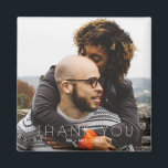 Imã Casamento de Fotos Minimalista Obrigado<br><div class="desc">Diga obrigado a você de uma forma única e duradoura com este Casamento de Foto Minimalista. Obrigado Magnet. Projetado como um guardião moderno, este ímã personalizado apresenta um design limpo e minimalista que mostra uma de suas fotos favoritas junto com uma simples e sincera mensagem de gratidão. Perfeito para favores...</div>