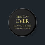 Imã Casamento Dourado Negro Personalizado no Melhor Di<br><div class="desc">Personalize este Melhor Dia Todos os Favoritos do Black Dourado Magnet. Disponível em formatos redondos e quadrados e em três tamanhos diferentes. Excelente para a recepção de casamento,  a despedida de solteiro,  a festa de solteira,  chás de panela e o janto de ensaio.</div>