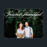 Ímã Casamento Elegante de Brancos para Sempre Agradáve<br><div class="desc">Celebre seu amor e mostre gratidão com nosso obrigado de casamento de fotos personalizável, seu imã! Essa única manutenção é perfeita para lembrar seus entes queridos de seu dia especial enquanto expressava seus obrigados sentidos de uma forma memorável. Ele apresenta uma escrita elegante e é perfeito para vários eventos, como...</div>