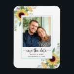 Ímã Casamento Floral De Girassol Elegante Salvar A Dat<br><div class="desc">Possui girassol e design floral bonitos com sua foto e personalizado com seus nomes e data de casamento. Faz um presente de excelente,  um favor ou um bom lembrete do seu próximo dia especial. Design ©Rosalind Moore,  Design de Cherry Lane.</div>