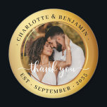 Imã Casamento Fotográfico do Casal Anéis Dourados Eleg<br><div class="desc">Celebre seu dia especial com este elegante Casal Elegante dos Anéis Dourados Foto Casamento Obrigado. Este ímã é a defesa perfeita para os seus convidados, com um design eterno de anéis de ouro estilizados, colocados contra um fundo luxuoso de cor dourada, e uma fotografia do casal. O imã pode ser...</div>