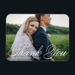 Ímã Casamento Fotográfico Elegante Branco Obrigado<br><div class="desc">Celebre seu amor e mostre gratidão com nosso obrigado de casamento de fotos personalizável, seu imã! Essa única manutenção é perfeita para lembrar seus entes queridos de seu dia especial enquanto expressava seus obrigados sentidos de uma forma memorável. Apresenta uma caligrafia elegante e tipografia clássica. Você pode personalizar este elegante...</div>