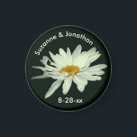 Imã Casamento Personalizado da Flor Branca<br><div class="desc">Adorável margarida branca com fotos de flores de gotas de chuva por Susan casamento a favor do imã de geladeira. Preencha suas informações no modelo. Faça mais alterações no tamanho, estilo e cor do texto e da fonte, clicando em Personalizar. Este design está disponível em muitos produtos na minha galeria....</div>