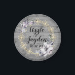 Imã Casamento Russo de Frota Floral Elegante<br><div class="desc">Neste na moda de festa de íman é uma madeira rústica de cinza com um elegante florescimento de ouro chico combinado com uma coroa floral lavanda onde você pode personalizá-la criando elegância romântica da fazenda. Parte da Coleção de Presentes de Casamento de Trendy Na moda</div>