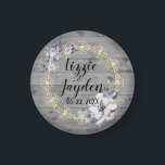 Imã Casamento Russo de Frota Floral Elegante<br><div class="desc">Neste na moda de festa de íman é uma madeira rústica de cinza com um elegante florescimento de ouro chico combinado com uma coroa floral lavanda onde você pode personalizá-la criando elegância romântica da fazenda. Parte da Coleção de Presentes de Casamento de Trendy Na moda</div>