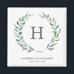 Imã Casamento Rustic Greenery Monograma Wreath<br><div class="desc">Magneta russa e elegante de favorito de casamento com seu dentro monograma de uma cor d'água verde pintada de verde sobre um fundo branco. Um design botânico moderno que é perfeito para um casamento de verão. Estes ímãs monográficos personalizados fazem favores ao casamento de excelentes que os seus convidados querem...</div>