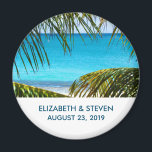 Imã Casamento Tropical de Praia Romântica Turquesa<br><div class="desc">Imagem de casamento personalizada com seus nomes e data. Projetado com uma bela fotografia de uma praia tropical turquesa com grandes frondes de palmeiras verdes que enquadram a cena.</div>