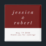 Imã Casamento Vermelho e Branco Minimalista Simples<br><div class="desc">Um imã simples e minimalista de referência de casamento com tema vermelho e branco profundo. Perfeito,  dê sempre para o seu casamento.</div>