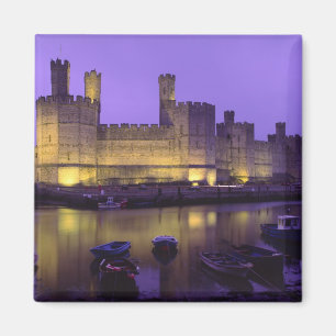 Imã Castelo Caernarfon, à noite, Gwynedd, País de Ga