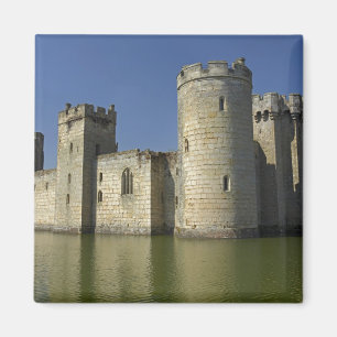 Imã Castelo de Bodiam (1385), refletido na vala, Leste