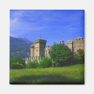 Imã Castelo de Fenis perto dos Alpes italianos em Feni