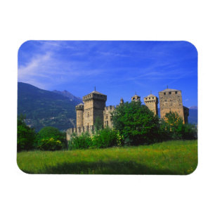 Ímã Castelo de Fenis perto dos Alpes italianos em Feni