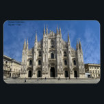 Ímã Catedral de Milão Duomo - Itália<br><div class="desc">A Catedral de Duomo, em Milão, é a quinta maior igreja cristã do mundo e há mais estátuas nesta catedral gótica do que em qualquer outro edifício do mundo. Esta catedral da abelha viu passar mais de 600 anos. Entre as ruas e distritos mais importantes da cidade estão Piazza del...</div>