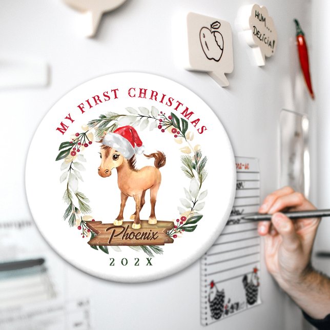 Imã Cavalo primeiro amante de cavalo de Natal (Horse's 1st Christmas fridge magnet with cute horse in Santa hat graphic, personalized.)