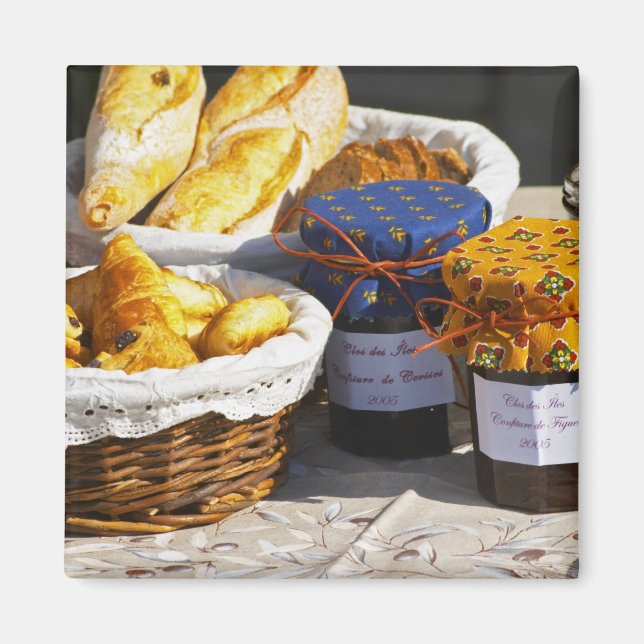 Imã Cesta com croissants e pães de chocolate. (Frente)