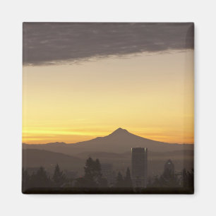Imã Céu do amanhecer sobre Portland e Mt. Hood, Oregon