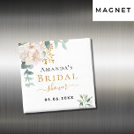 Imã Chá de panela de eucalipto verde floral<br><div class="desc">Um fundo branco chic. Decorados com uma flor branca, uma flor (pénia) e folhas verdes de eucalipto de cor aquosa, prigos, verde e um purga dourado. Personalize e adicione o nome da noiva a ser e uma data. Letras pretas e ouros. Perfeito como guardiã, partidário ou como um lembrete de...</div>