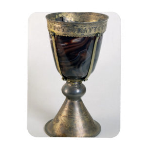 Ímã Chalice com joias e uma inscrição no telhado