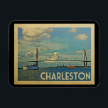Ímã Charleston South Carolina Viagens vintage<br><div class="desc">Design de Charleston na Carolina do Sul,  em estilo Viagens vintage,  apresentando a ponte Ravenel no rio Cooper com rebocador. Uma impressão viagens vintage divertida da Carolina do Sul.</div>