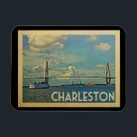 Ímã Charleston South Carolina Viagens vintage<br><div class="desc">Design de Charleston na Carolina do Sul,  em estilo Viagens vintage,  apresentando a ponte Ravenel no rio Cooper com rebocador. Uma impressão viagens vintage divertida da Carolina do Sul.</div>