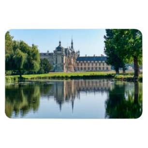 Ímã Chateau de Chantilly e reflexão em um lago