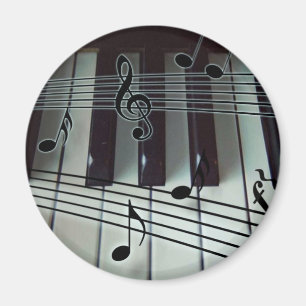 Imã Chaves do piano e notas da música