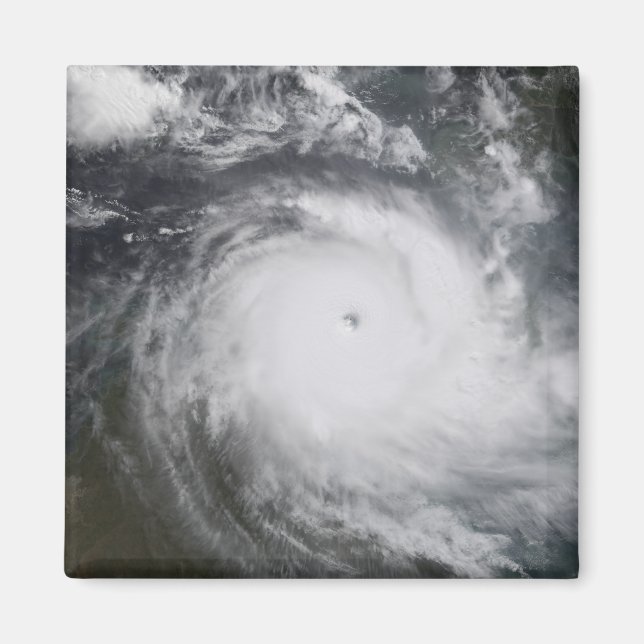 Imã Ciclone Monica no Oceano Pacífico Sul (Frente)