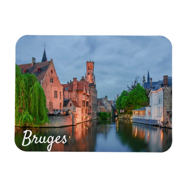 Ímã Cidade antiga e torre de Belfry à noite em Bruges (Horizontal)