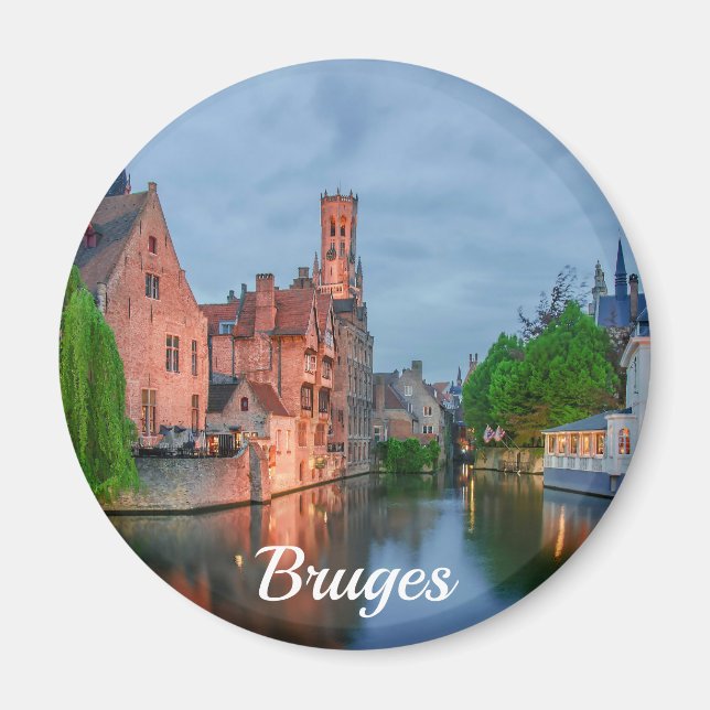 Imã Cidade antiga e torre de Belfry à noite em Bruges  (Frente)