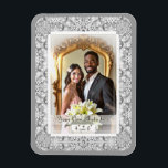 Ímã Cinzas de rendas cerâmicas<br><div class="desc">Impressão de rendas adicionado a um efeito cerâmico para esse padrão fino com algumas tintas de pérolas ou cabochões (desenhados). Um estilo original elegante e trabalhado. Aqui na cinza clara, que dá um estilo romântico, este padrão também existe em preto, azul claro e azul de Grécia em outras de minhas...</div>