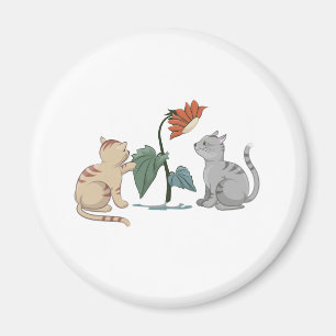IMÃ CINZAS E KITTENS DE BEIGE CUTE BRINCAM COM O FILHO