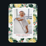 Ímã Citrus e Winter Greenery - Foto de Natal<br><div class="desc">Feliz Natal! Dê cartões de natal quentes à sua família e amigos com este ímã fotográfico personalizável de fotos de Natal. Apresenta um padrão botânico de cor d'água de citros, fatias de limão, verde e sagrado. Personalize este ímã de fotos de Natal com aquarela adicionando seus detalhes. Este ímã de...</div>