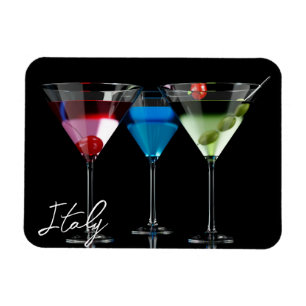 Ímã Cocktails diferentes em copos de martini em preto