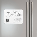 Ímã Cód. QR para Caligrafia Romântica Salvar a Data<br><div class="desc">Este roteiro romântico salve a data em que o imã é perfeito para um casamento simples. O design preto e branco minimalista apresenta uma elegante e romântica caligrafia suave com um código QR. Para uma personalização mais avançada deste design,  clique no BOTÃO FERRAMENTA DESIGN AZUL acima!</div>