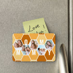 Ímã Colagem Fotográfica Honeycomb da mamãe 5 Foto 5 Ca<br><div class="desc">Imagem fotográfica de Honeycomb, personalizada com 5 das suas fotos favoritas e impressa com um nome de 5 letras, como MAMÃES. A design apresenta uma colagem de fotos em favos de mel em tons de mel creme bege e e laranja queimado. Para cores de alternativo e nomes de comprimento diferentes,...</div>