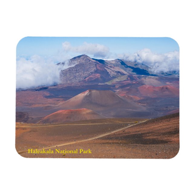Ímã cones de cinza e montanhas na cratera de haleakala (Horizontal)
