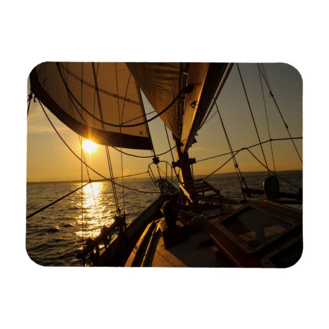 Ímã Convés de barco a vela, rumo ao sol poente (Horizontal)