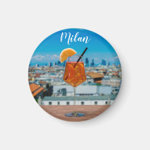 Imã Coquetel Spritz numa mesa com vista a Milão