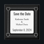 Imã Corações Simples e Românticos Salvem a Data Casame<br><div class="desc">Esta imã salve a data simples e elegante apresenta corações românticos nas esquinas e letras sofisticadas claras.</div>