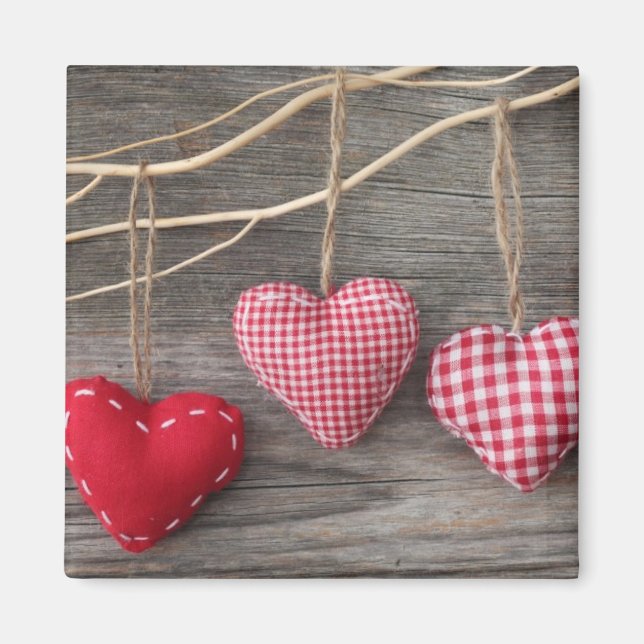 Imã Corações Vermelhos na Mesa de Madeira (Frente)